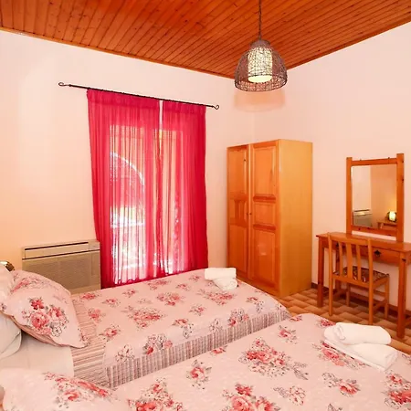 Antonia Beach House Case de vacanță