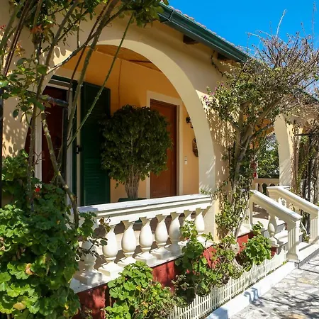 Antonia Beach House Case de vacanță